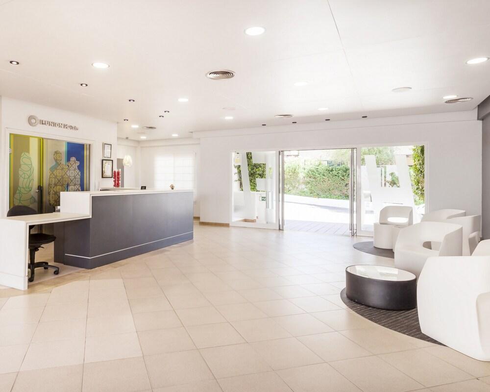 Ilunion Menorca Aparthotel